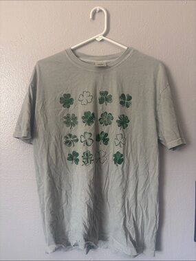 Women's Clover Graphic Tee